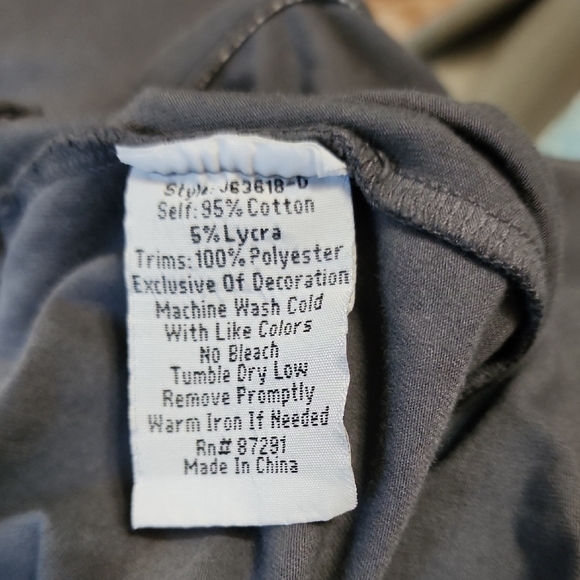 Johnny Was Gray Floral Embroirded Leggings - Picture 7 of 8